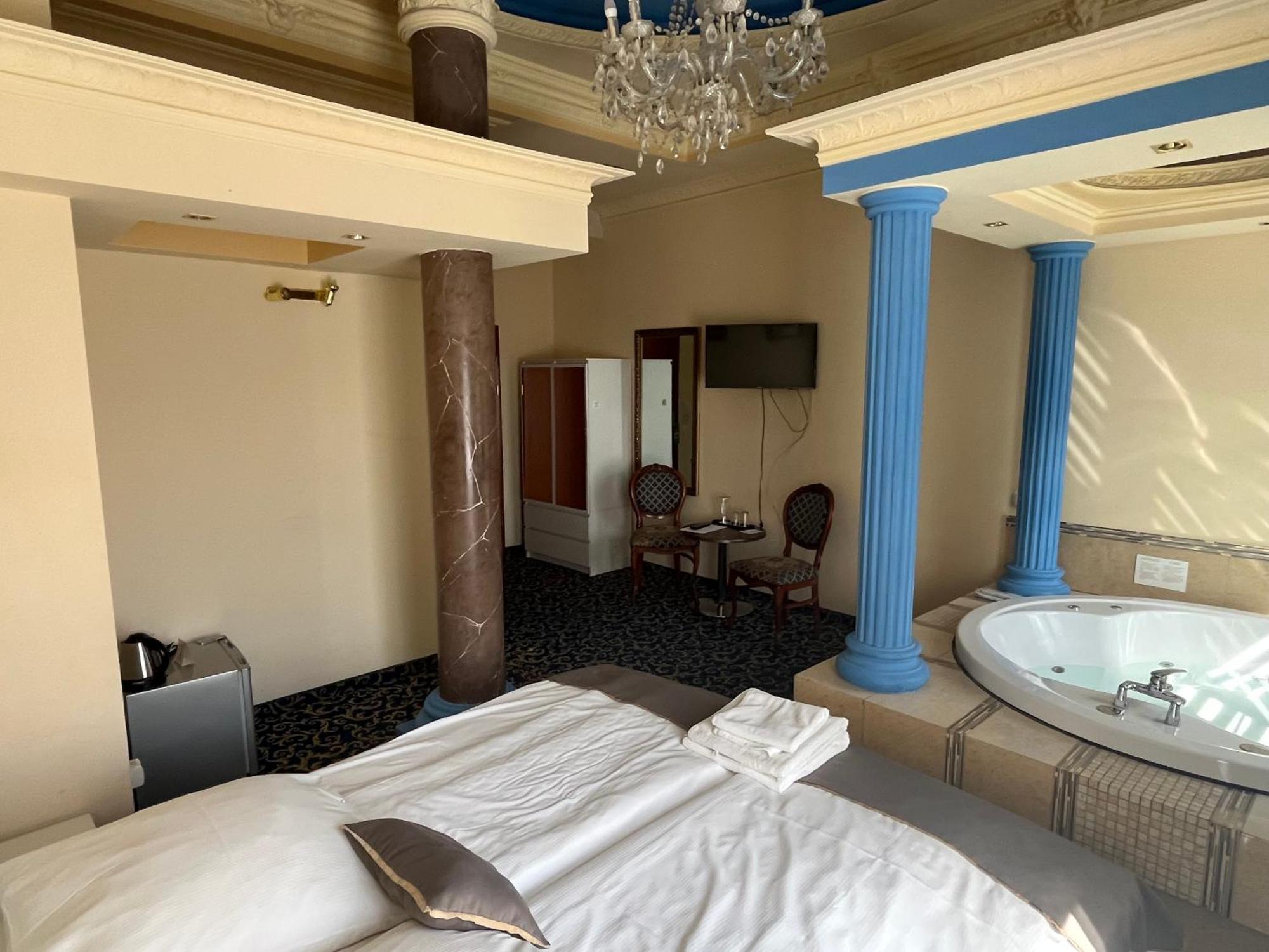 Hotel Venecia Palace Michałowice Dış mekan fotoğraf