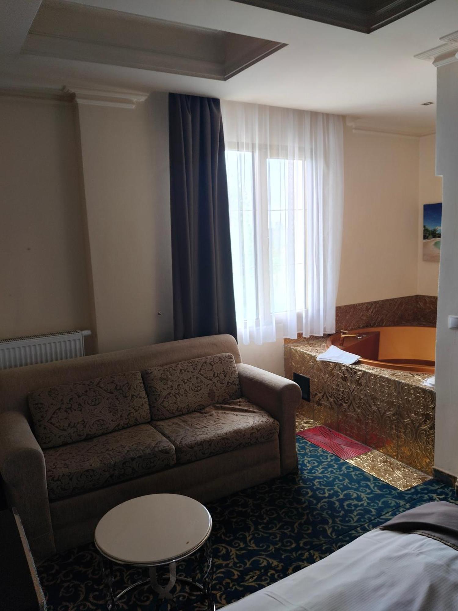Hotel Venecia Palace Michałowice Dış mekan fotoğraf
