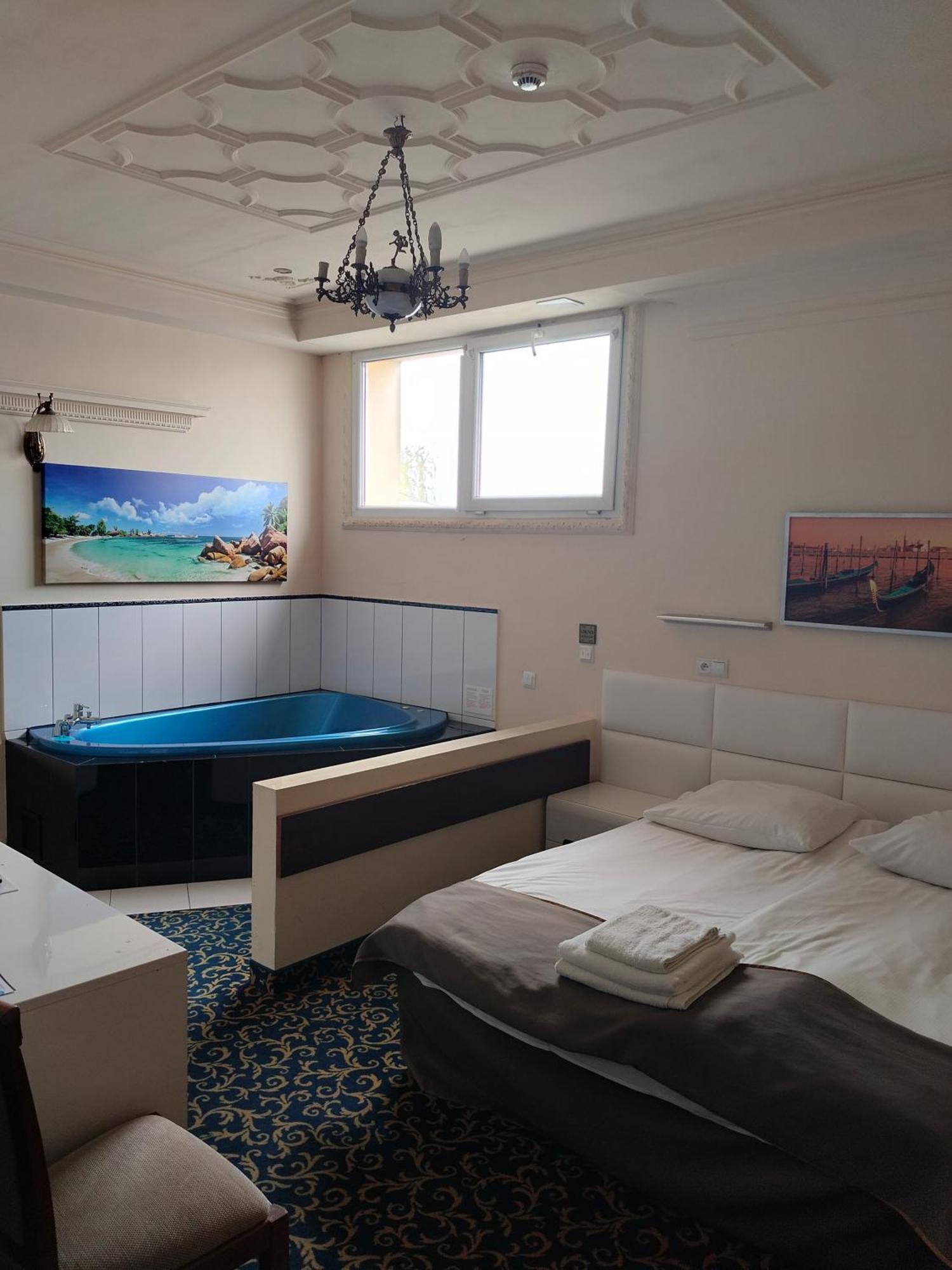 Hotel Venecia Palace Michałowice Dış mekan fotoğraf